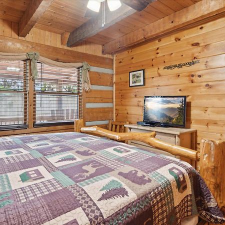 A Charming Cabin, Pool, Firepit, Hot Tub-Jacuzzi Gatlinburg Ngoại thất bức ảnh