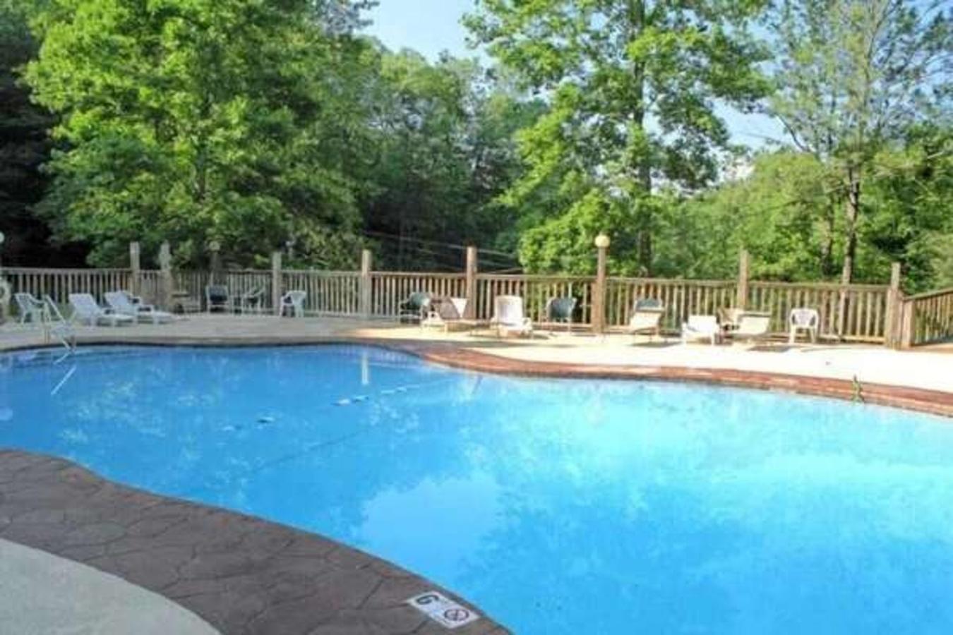 A Charming Cabin, Pool, Firepit, Hot Tub-Jacuzzi Gatlinburg Ngoại thất bức ảnh