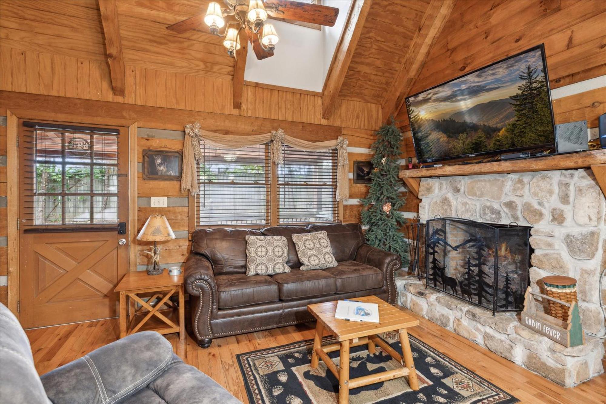 A Charming Cabin, Pool, Firepit, Hot Tub-Jacuzzi Gatlinburg Ngoại thất bức ảnh